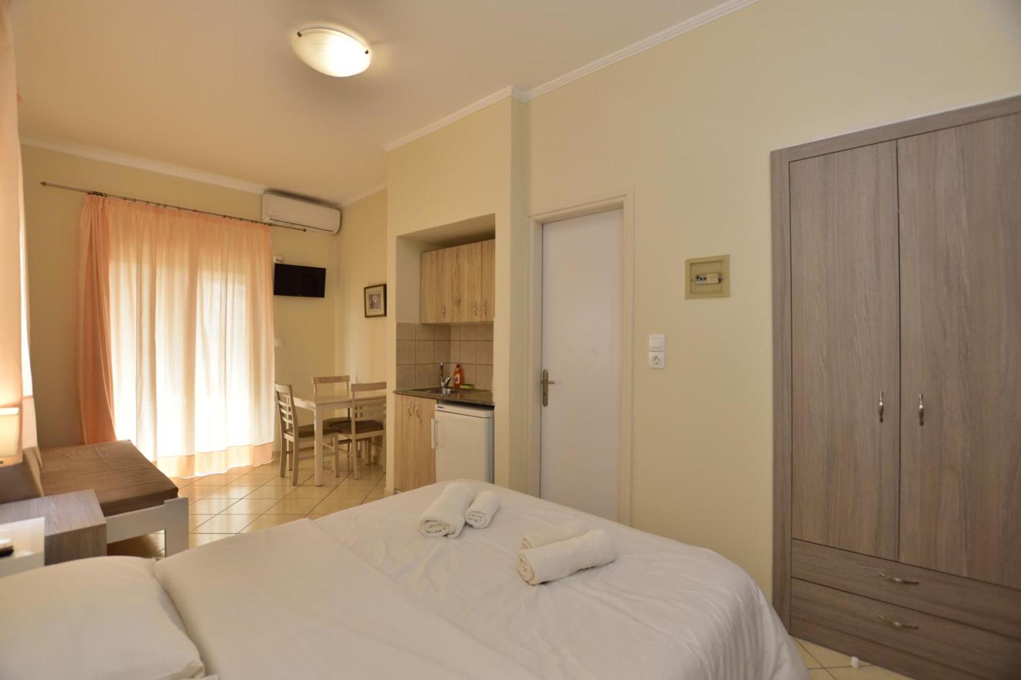 Flisvos Rooms Paleohóra Kültér fotó