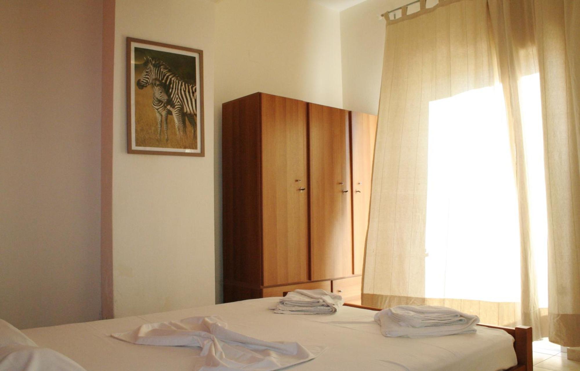 Flisvos Rooms Paleohóra Szoba fotó